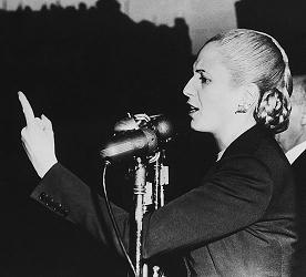 Eva__Evita__Per_n_en_un_discurso_electoral__1951.jpg
