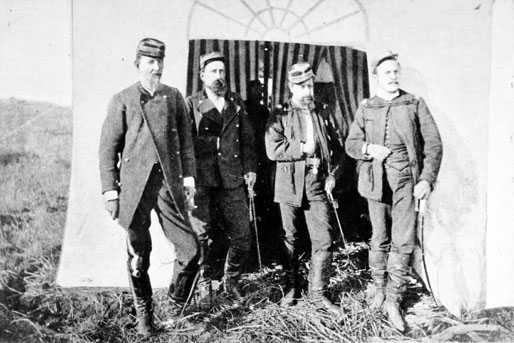 Territorio argentino Foto antigua de soldados en una tienda de campaña