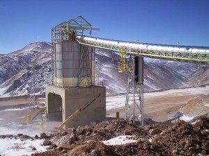 800px-Producción_Minera_en_la_Cordillera_de_los_Andes,_prov._de_San_Juan