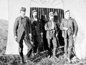 Militares argentinos frente a una tienda de campaña durante la "conquista del desierto"